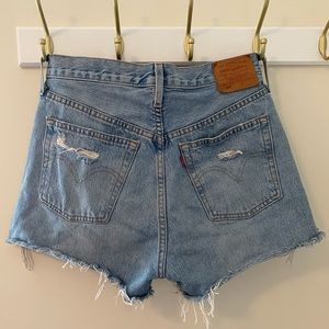 ARITZIA - LEVI 501 Jean shorts